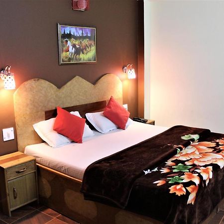 Hotel Ocean Inn Manāli Esterno foto